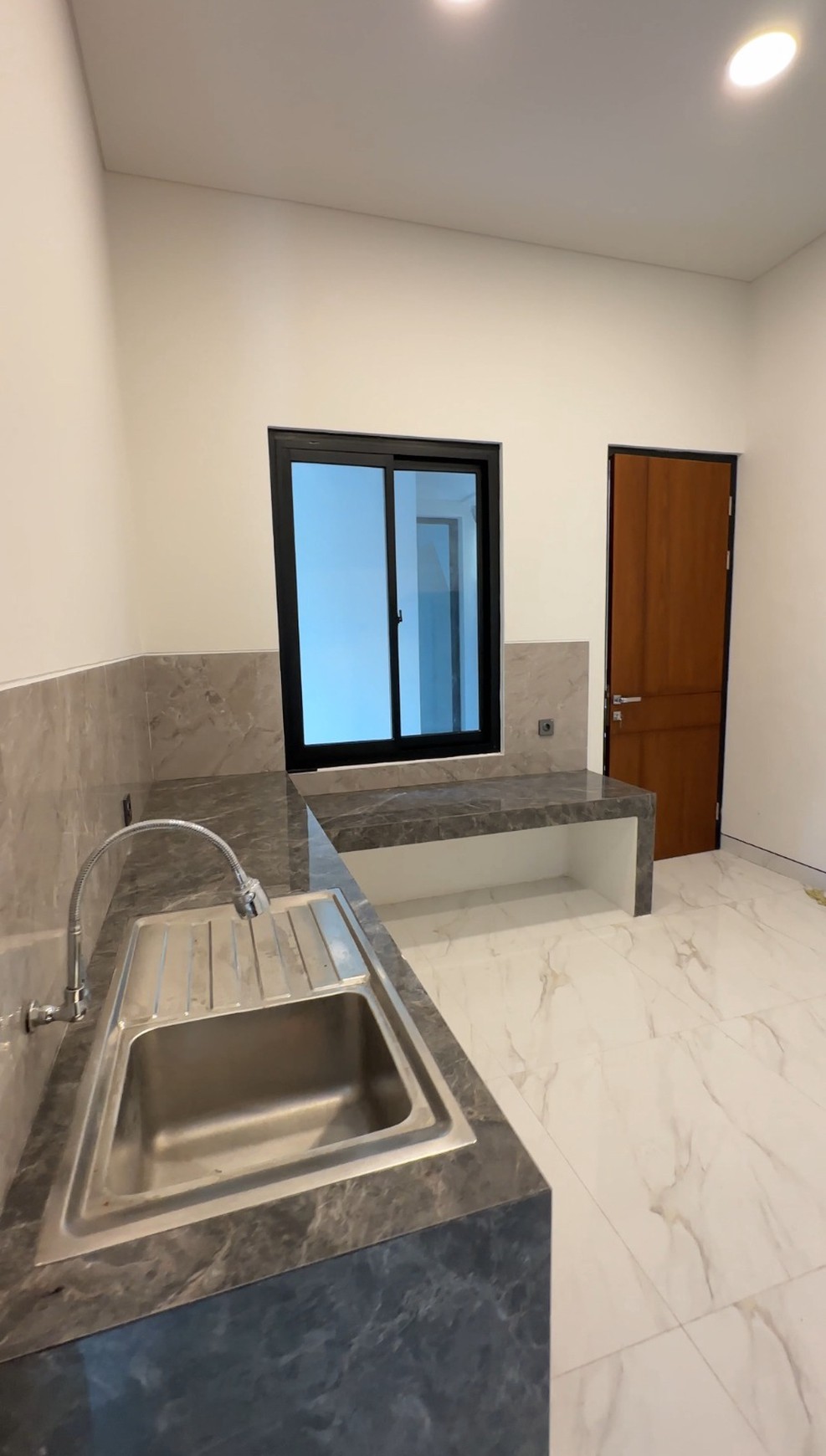 DIJUAL RUMAH BARU MINIMALIS Kertajaya Indah Timur
