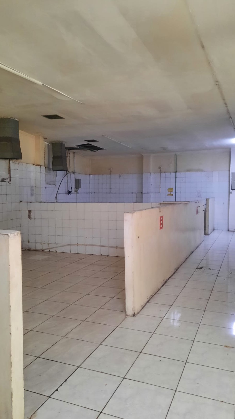 Disewa Ruko ex Showroom Lokasi di Jl. Margonda Depok