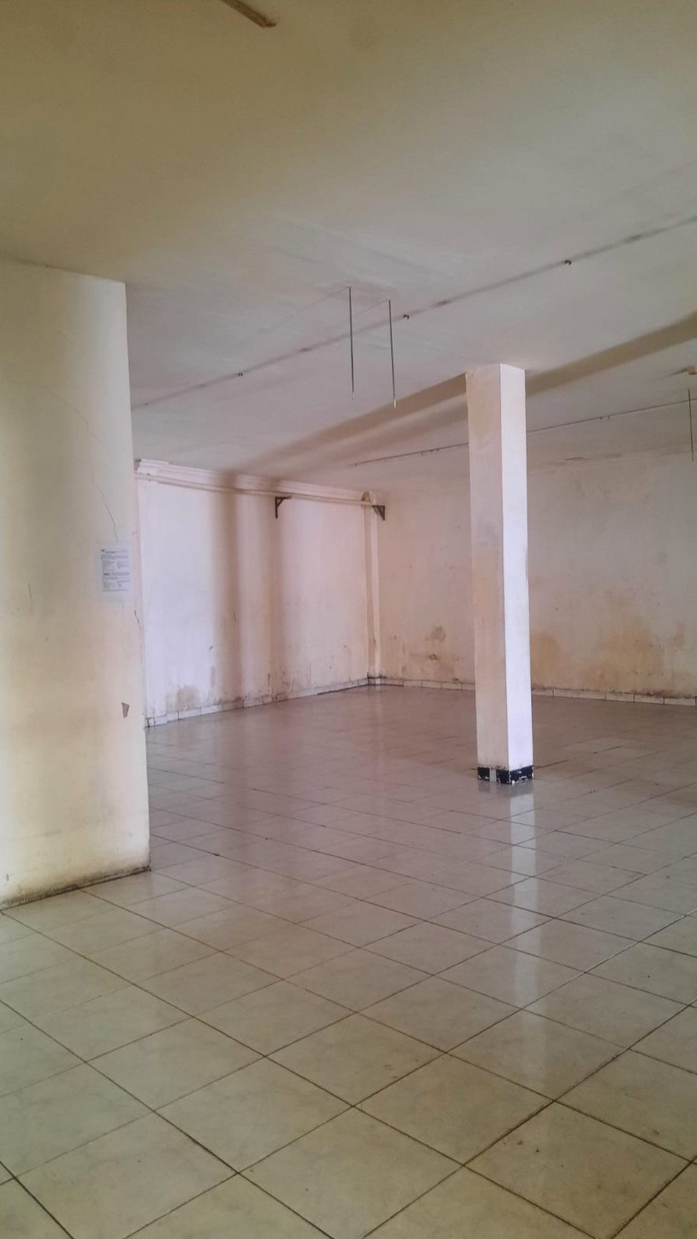 Disewa Ruko ex Showroom Lokasi di Jl. Margonda Depok