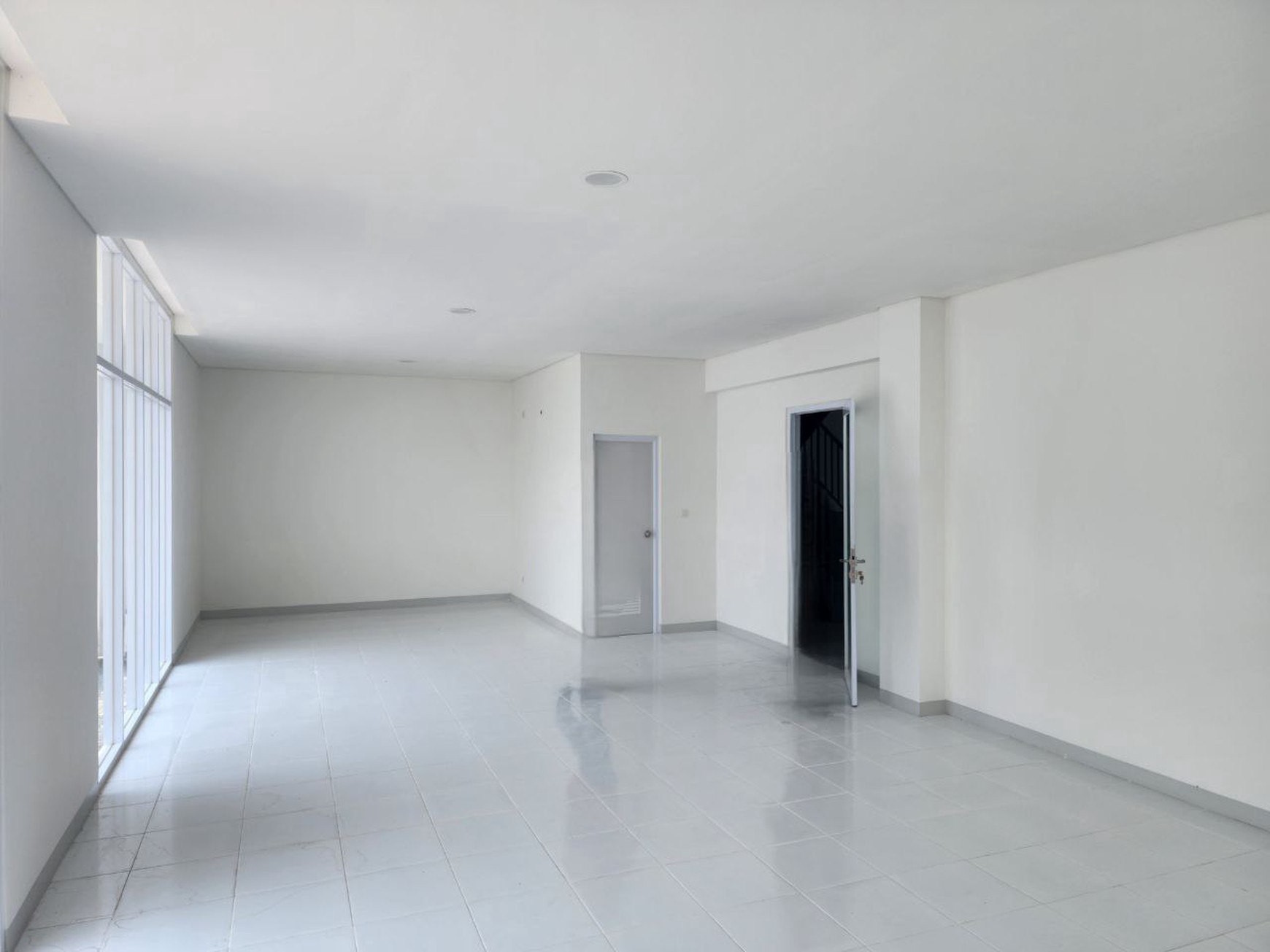 Jual Gudang 2 Lantai Murah dengan Lokasi Strategis di Kawasan Industri di AKR GEM City ELP JIIPE Manyar Gresik Dekat Pelabuhan dan Jalan Tol