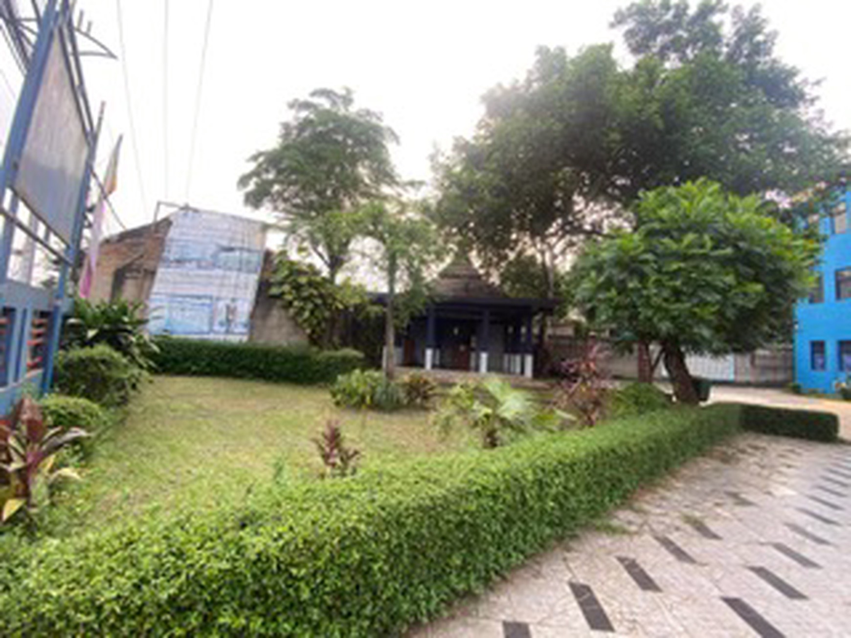 Gedung Serbaguna Dijual di Bekasi - Luas 2.643 m, Parkir Luas & Fasilitas Lengkap