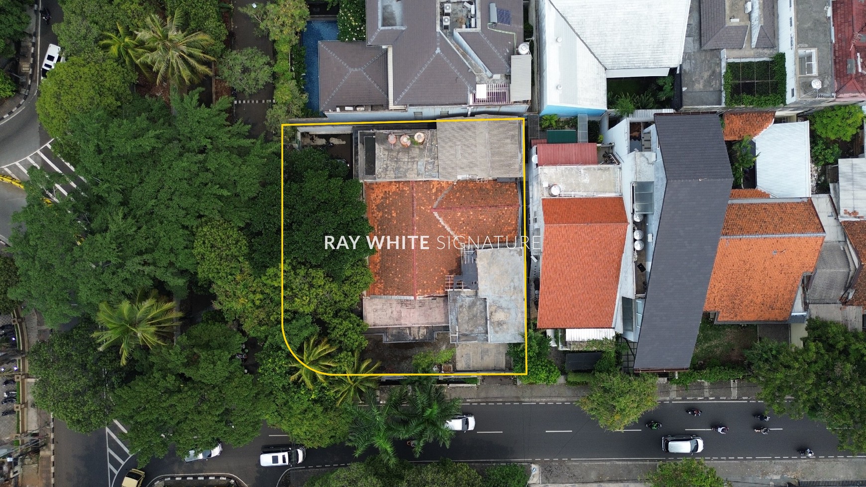 Dijual Rumah Lama Posisi Hook di Jl Darmawangsa Jakarta Selatan