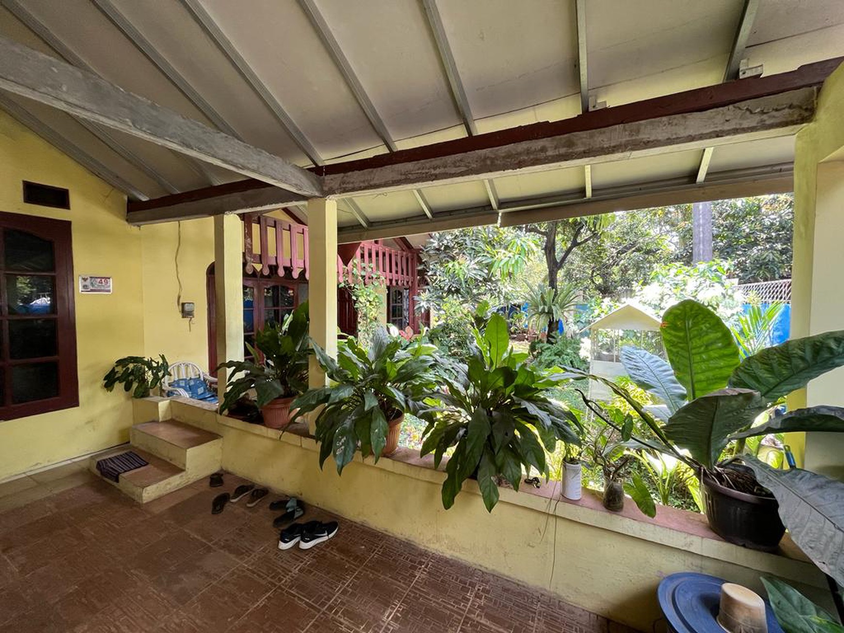 Dijual Cepat Rumah Luas 2 Lantai + 9 Unit Kontrakan dengan Kamar Mandi Dalam Tiap Unit. 