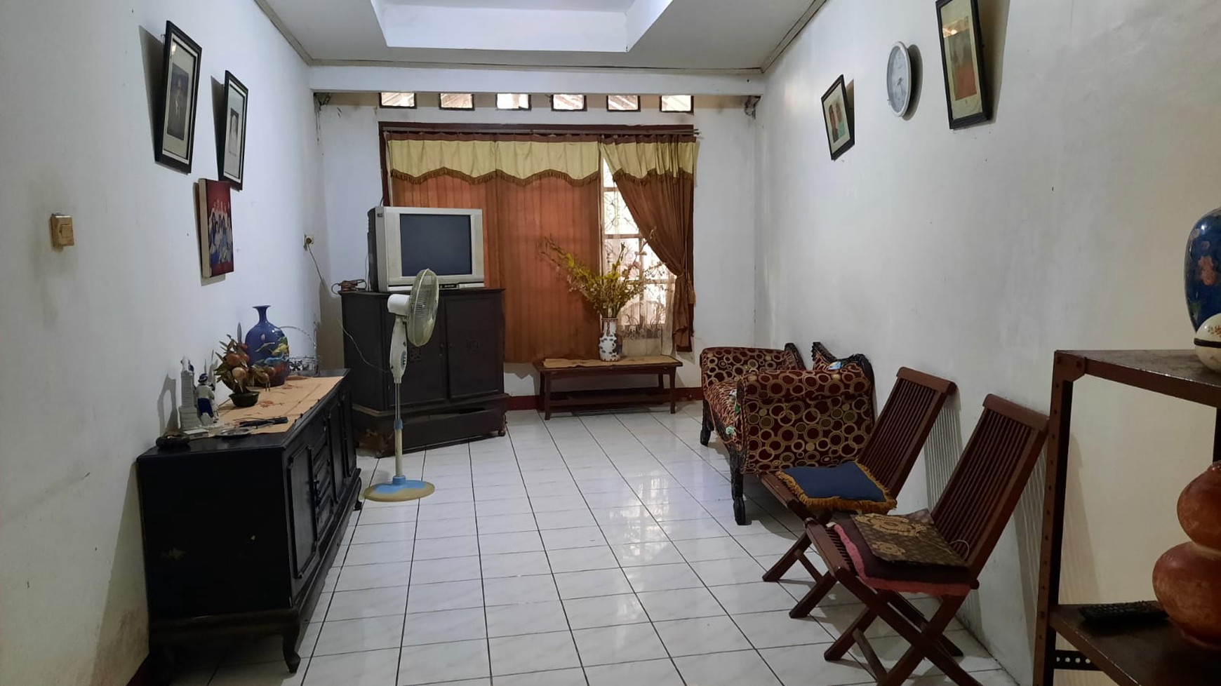 Dijual Cepat Rumah Luas 2 Lantai + 9 Unit Kontrakan dengan Kamar Mandi Dalam Tiap Unit. 