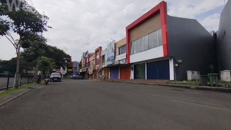 Disewakan Ruko Strategis 2 Lantai di Grand Wisata - Terdepan, Luas, dan Dekat Tol!
