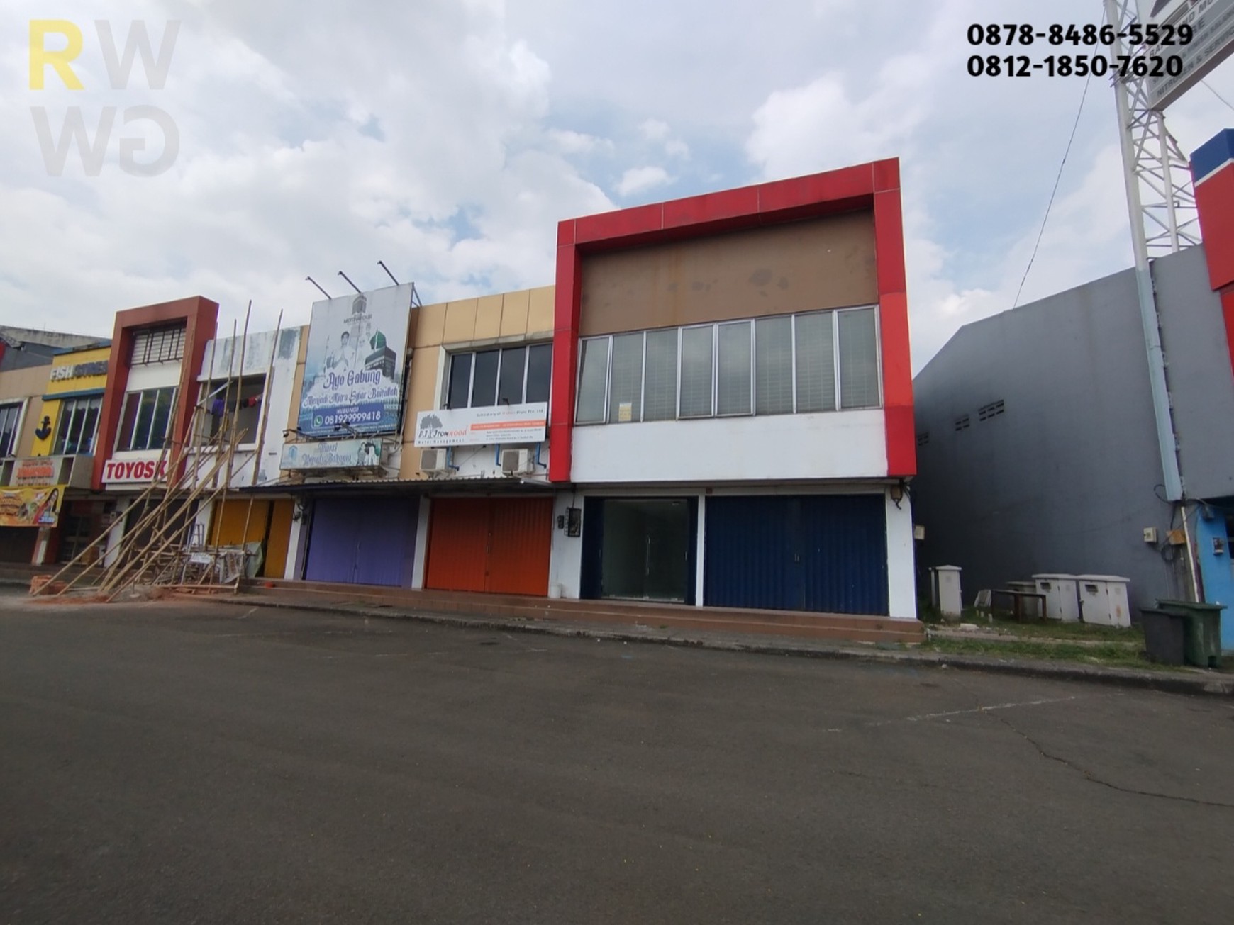 Disewakan Ruko Strategis 2 Lantai di Grand Wisata - Terdepan, Luas, dan Dekat Tol!