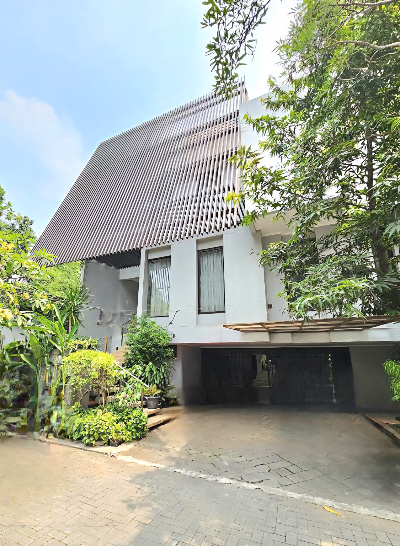 2 Bangunan Rumah Bagus Connecting Siap Huni dan Asri di Kemang Utara, Jakarta Selatan