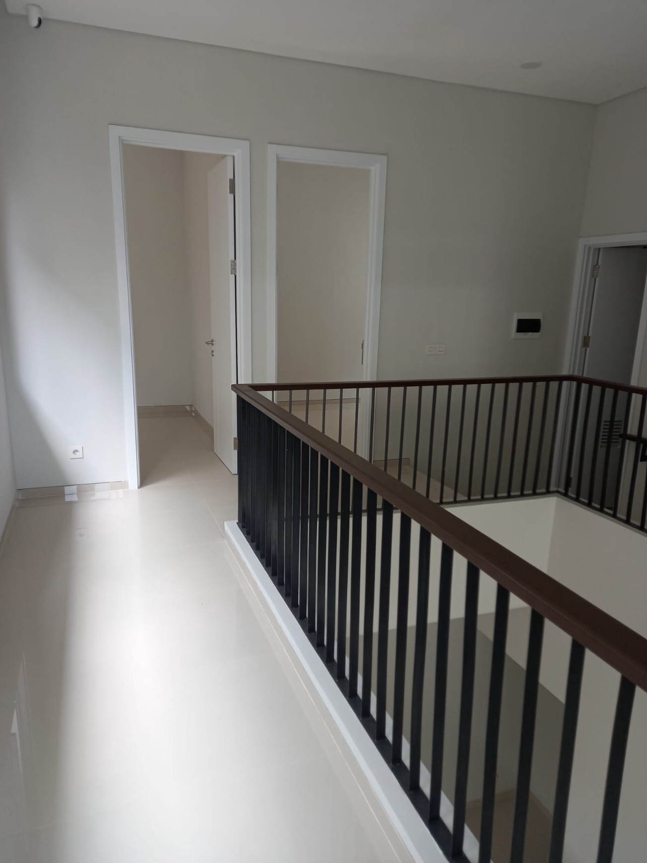 Rumah Bagus, Terawat dan Siap Huni Asri di Discovery Amore, Bintaro Sektor 9