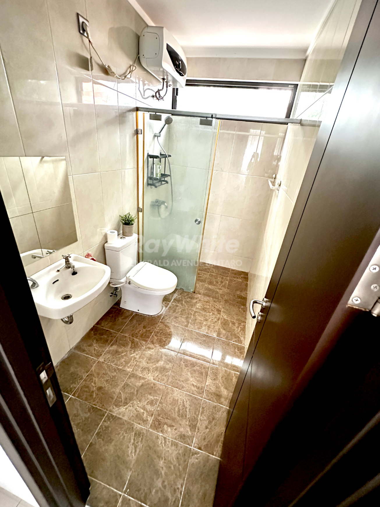 Rumah 2 Lantai 3 Kamar 2 Carport Mobil masih ada Taman Di Kebayoran Harmony Bintaro Jaya Sektor 7