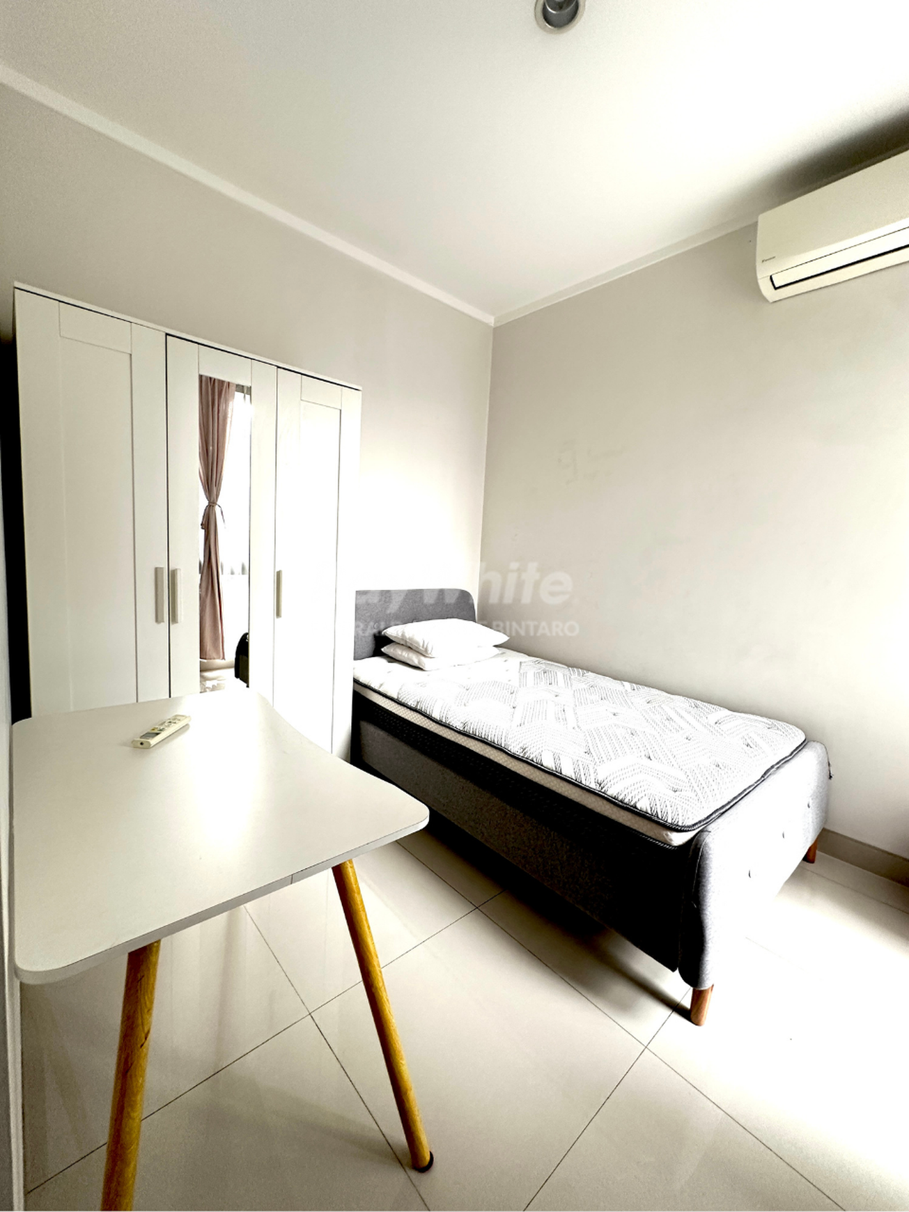 Rumah 2 Lantai 3 Kamar 2 Carport Mobil masih ada Taman Di Kebayoran Harmony Bintaro Jaya Sektor 7