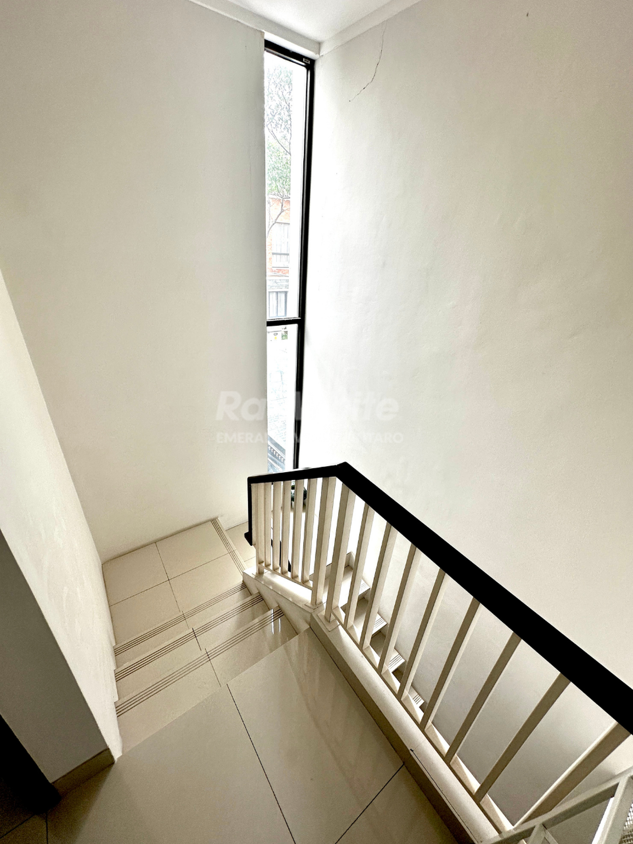 Rumah 2 Lantai 3 Kamar 2 Carport Mobil masih ada Taman Di Kebayoran Harmony Bintaro Jaya Sektor 7
