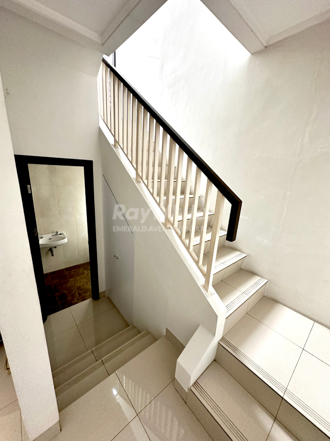 Rumah 2 Lantai 3 Kamar 2 Carport Mobil masih ada Taman Di Kebayoran Harmony Bintaro Jaya Sektor 7