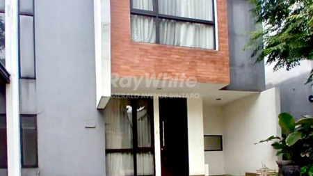 Rumah 2 Lantai 3 Kamar 2 Carport Mobil masih ada Taman Di Kebayoran Harmony Bintaro Jaya Sektor 7 