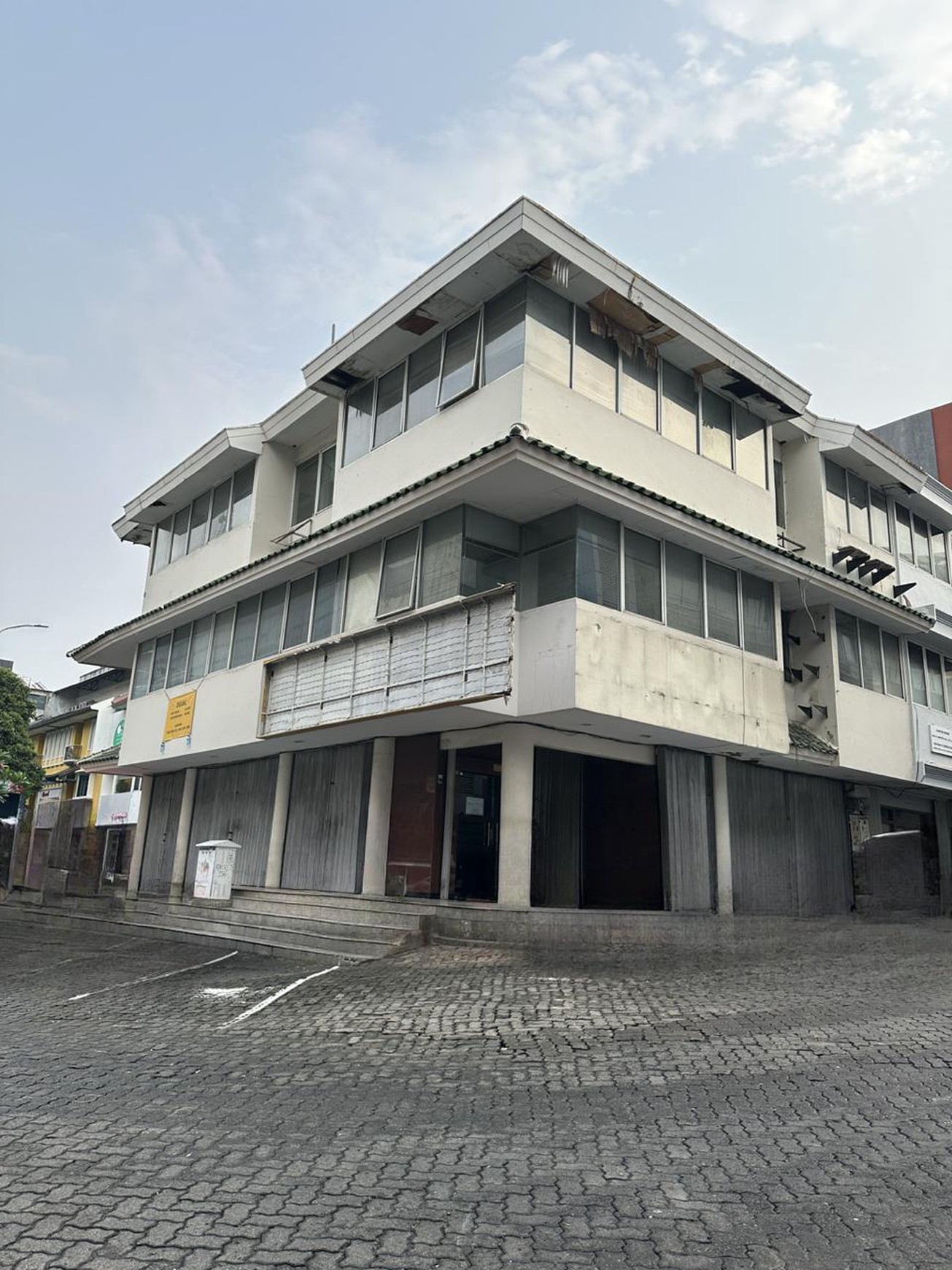 Ruko 3 Lantai Ex Kantor di Kebayoran Baru Jakarta Selatan