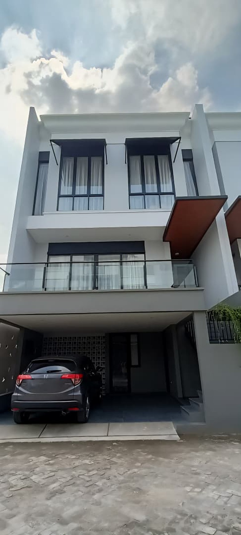 Dijual Rumah 97% Baru Di Daerah Ampera Dekat Sekolah SMA Sumbangsih