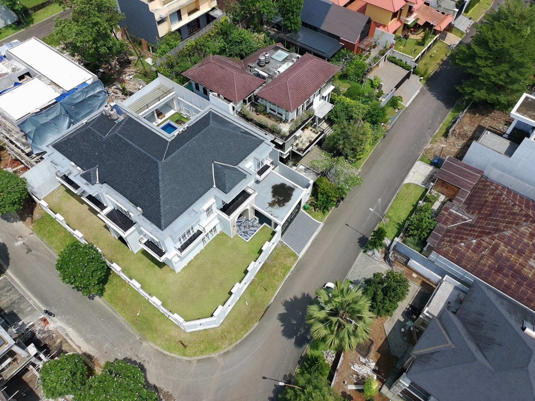 Rumah Hoek Golf Mediterania 2, Jl Priangan Golf, Sentul City