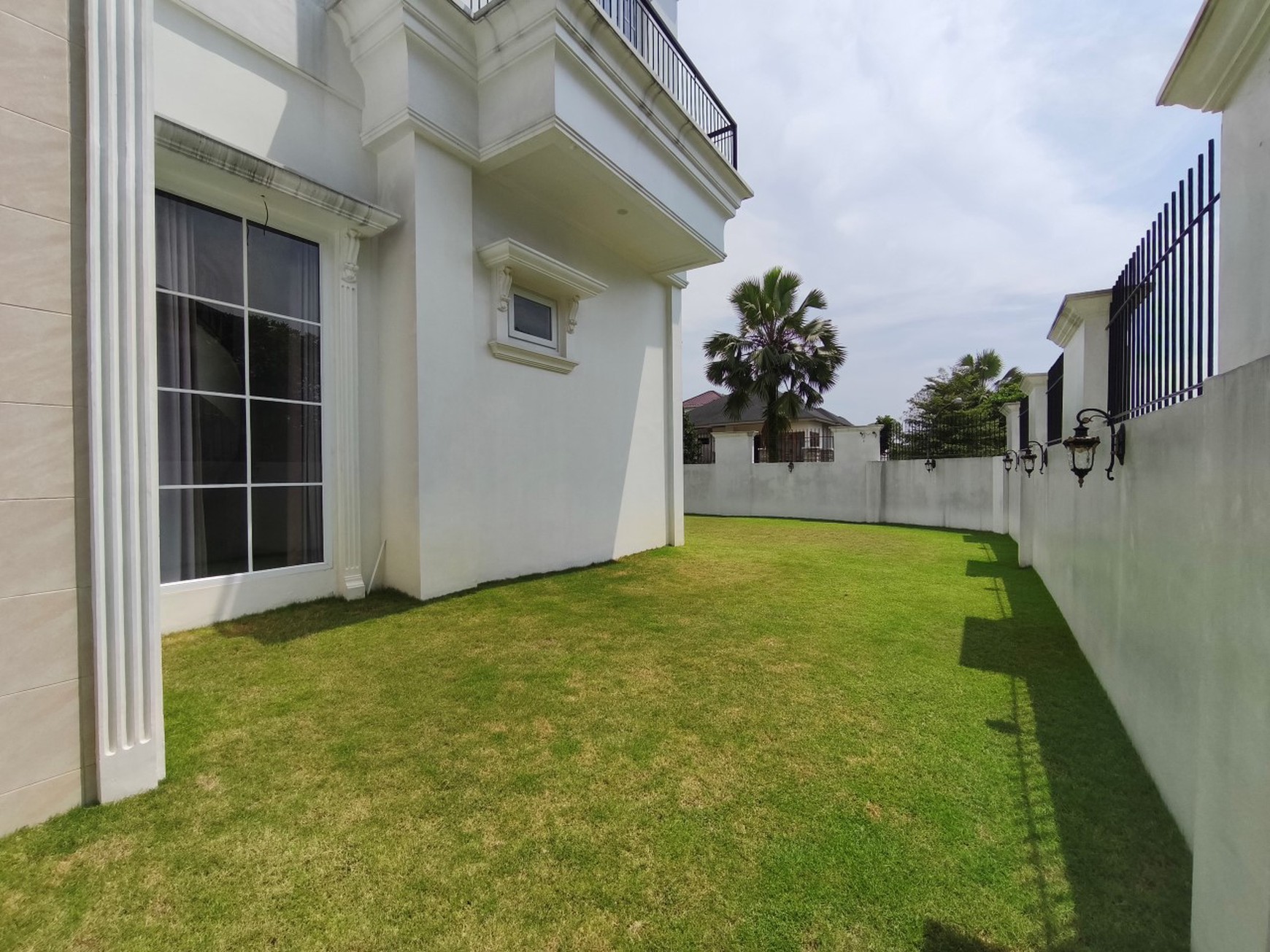 Rumah Hoek Golf Mediterania 2, Jl Priangan Golf, Sentul City