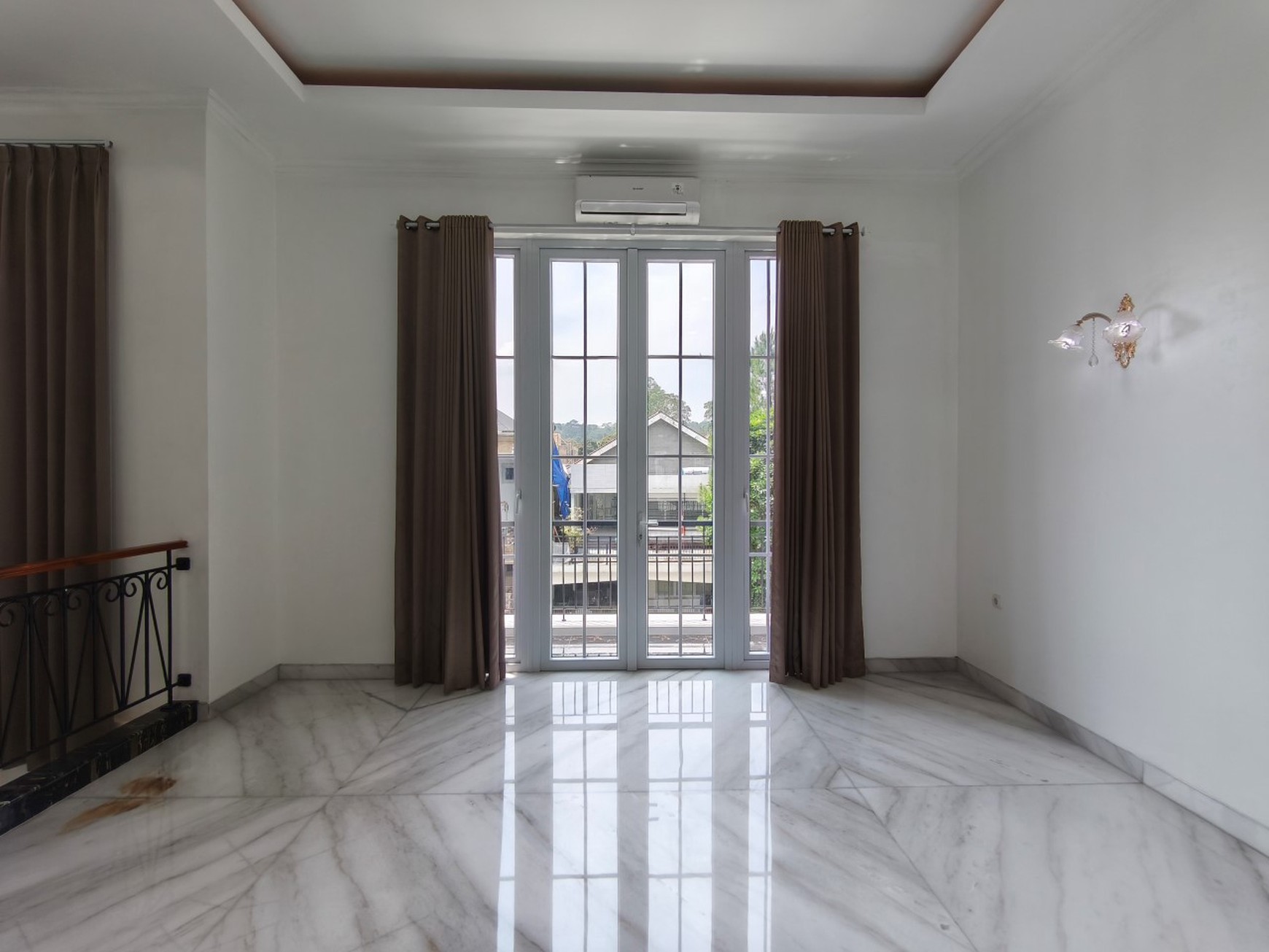 Rumah Hoek Golf Mediterania 2, Jl Priangan Golf, Sentul City