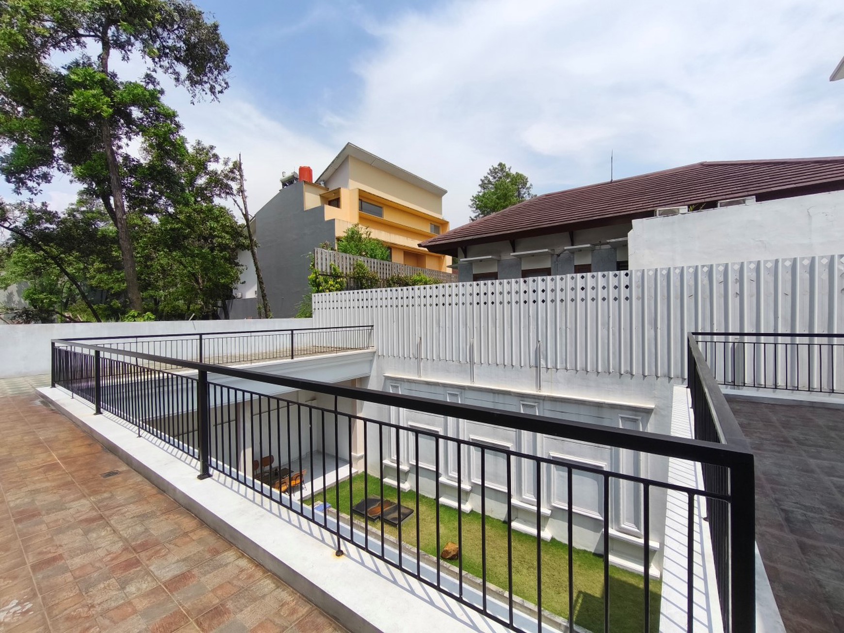 Rumah Hoek Golf Mediterania 2, Jl Priangan Golf, Sentul City