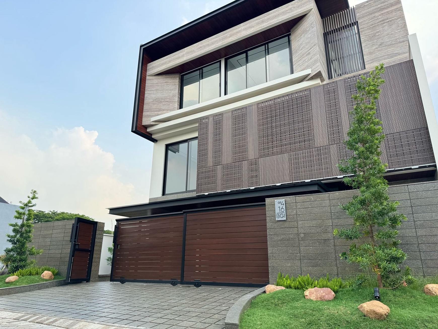 Dijual Rumah Mewah 300m2 di Bukit Golf Internasional Citraland Surabaya Barat Marmer Import