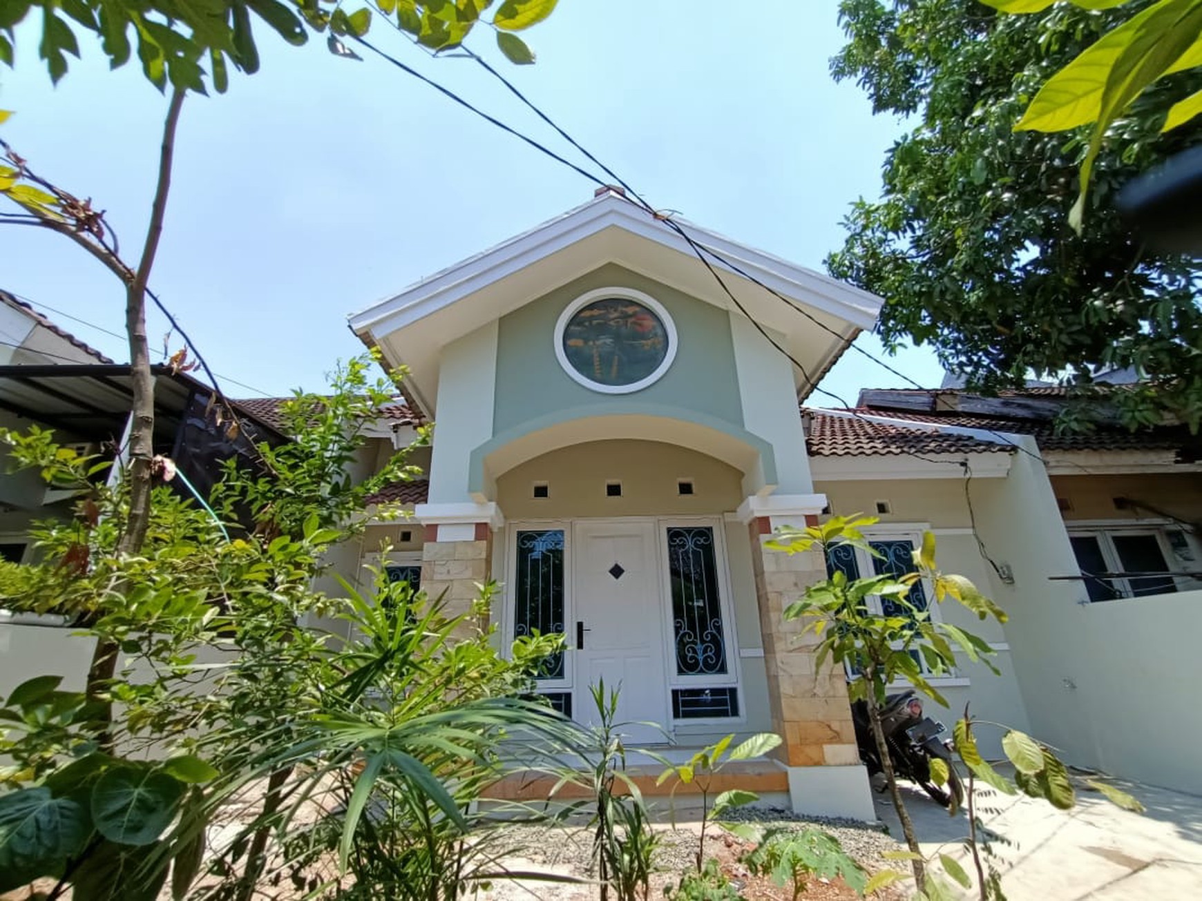 Rumah Siap Huni dengan Hunian Nyaman dan Asri di Serpong