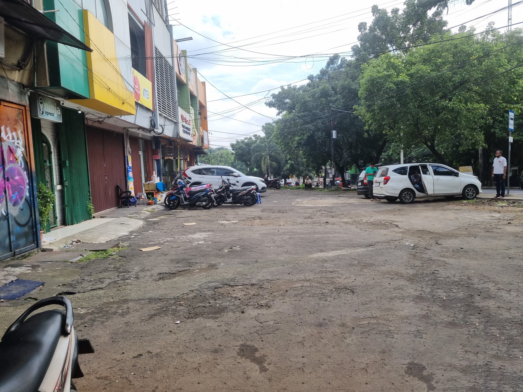 Ruko 2 Lantai Siap Pakai dan Lokasi Strategis Pinggir Jalan Raya @Jakarta Selatan