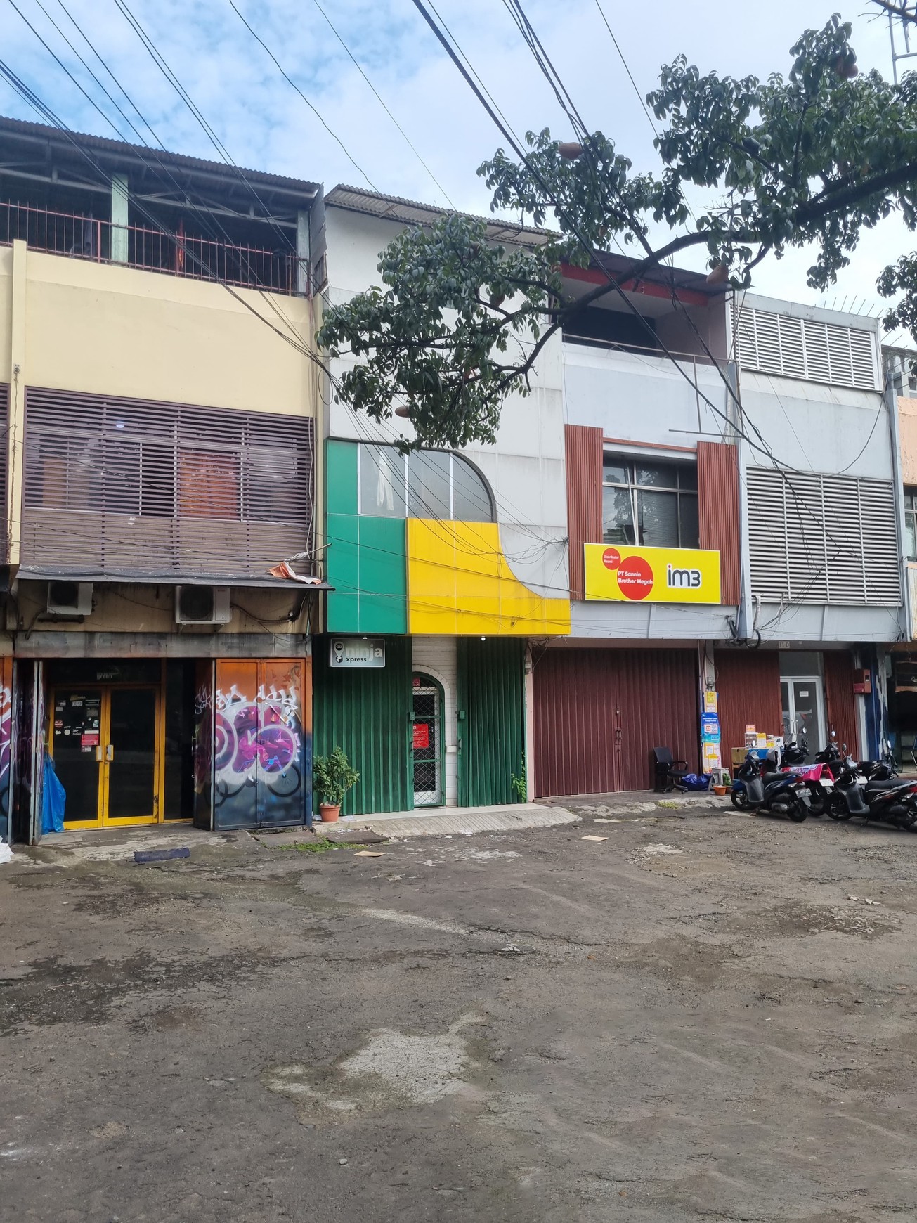 Ruko 2 Lantai Siap Pakai dan Lokasi Strategis Pinggir Jalan Raya @Jakarta Selatan