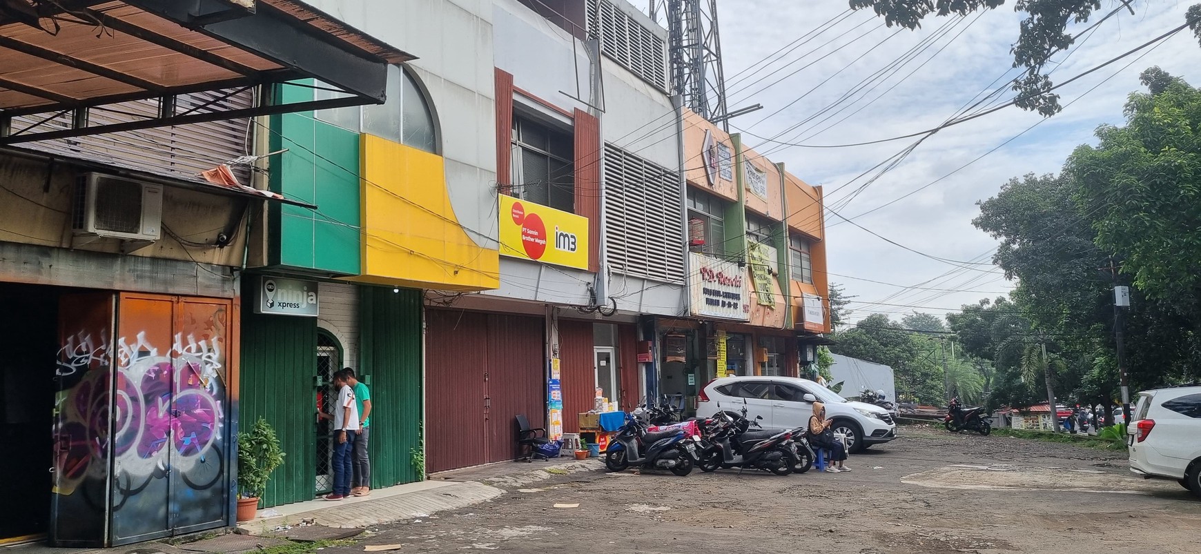 Ruko 2 Lantai Siap Pakai dan Lokasi Strategis Pinggir Jalan Raya @Jakarta Selatan