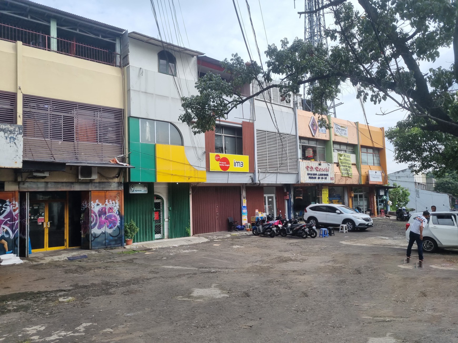 Ruko 2 Lantai Siap Pakai dan Lokasi Strategis Pinggir Jalan Raya @Jakarta Selatan