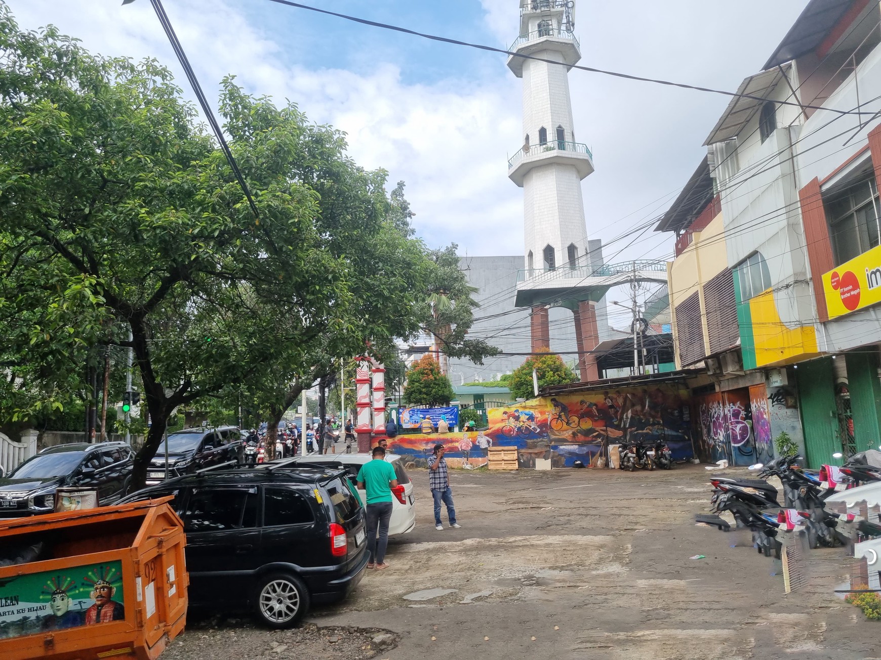 Ruko 2 Lantai Siap Pakai dan Lokasi Strategis Pinggir Jalan Raya @Jakarta Selatan