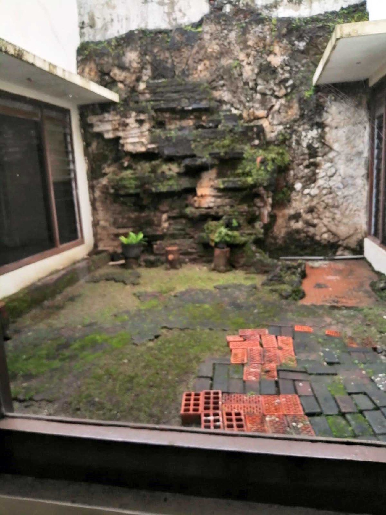 Rumah di Jemur Andayani, bisa untuk rumah tinggal/kantor, row jalan lebar