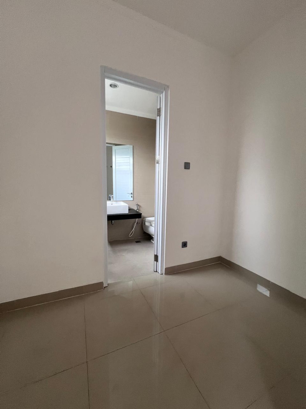 Rumah di Bintaro Sektor 7 Siap Huni KT 4+1 KM 3+1 dengan Hunian Nyaman dan Asri