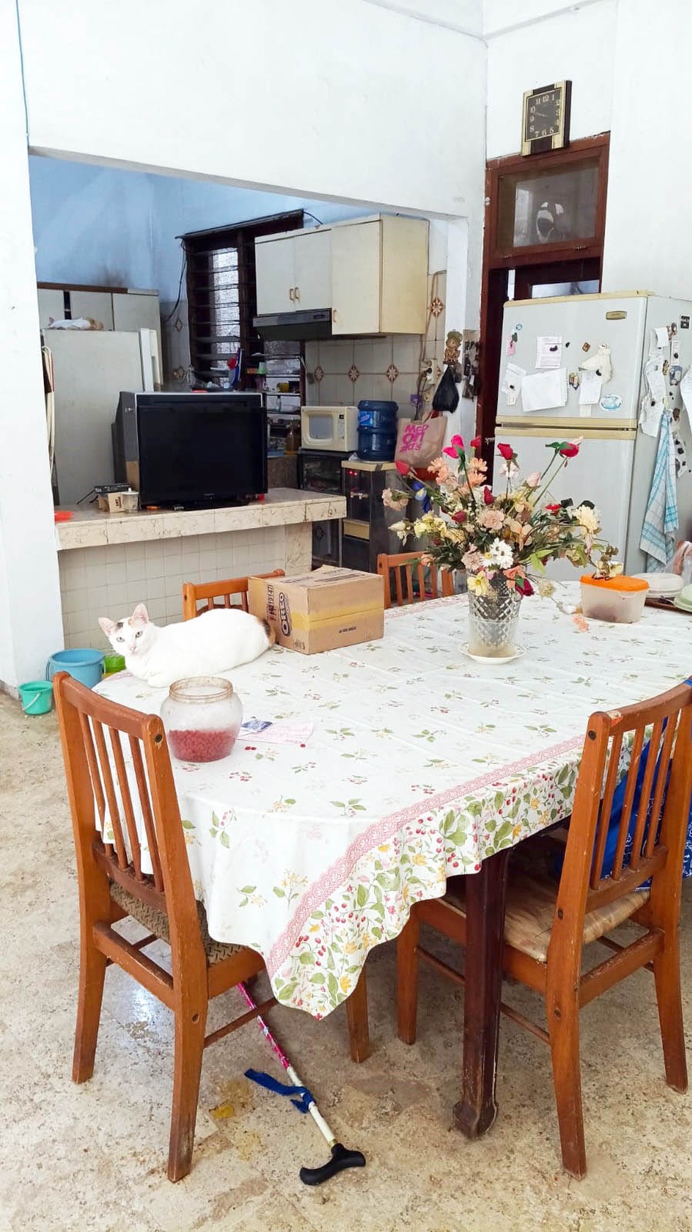 Rumah di Kertajaya Indah Tengah Surabaya Timur, Luas tanah 18 x 40 m2, Bisa untuk rumah tinggal / kantor, Row Jalan Lebar