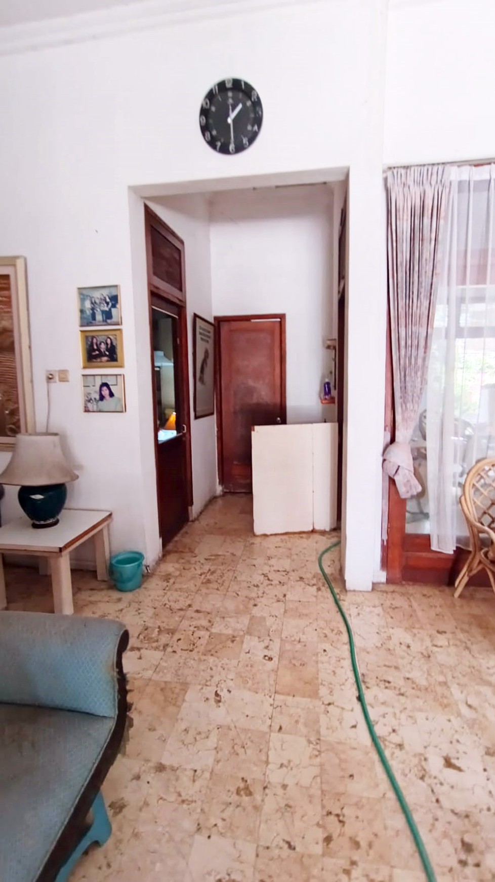 Rumah di Kertajaya Indah Tengah Surabaya Timur, Luas tanah 18 x 40 m2, Bisa untuk rumah tinggal / kantor, Row Jalan Lebar