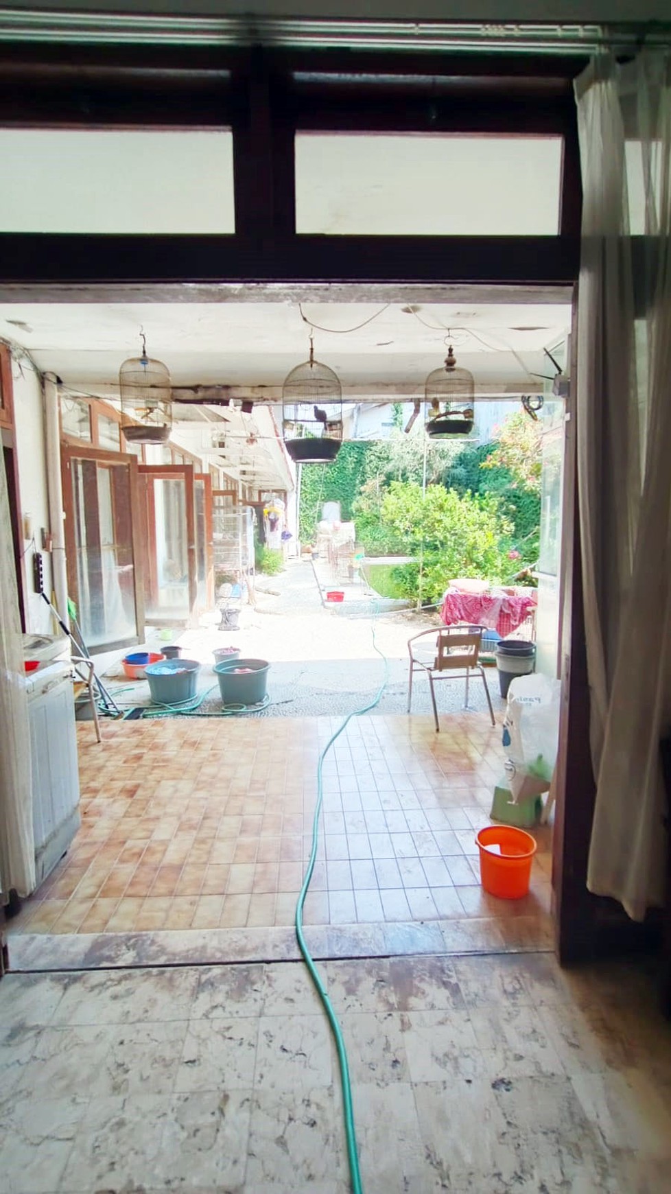 Rumah di Kertajaya Indah Tengah Surabaya Timur, Luas tanah 18 x 40 m2, Bisa untuk rumah tinggal / kantor, Row Jalan Lebar