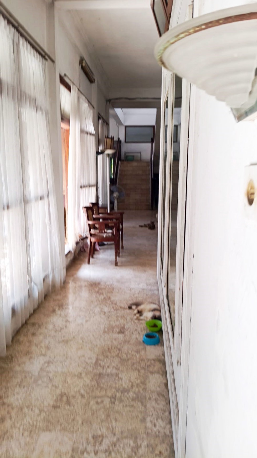 Rumah di Kertajaya Indah Tengah Surabaya Timur, Luas tanah 18 x 40 m2, Bisa untuk rumah tinggal / kantor, Row Jalan Lebar
