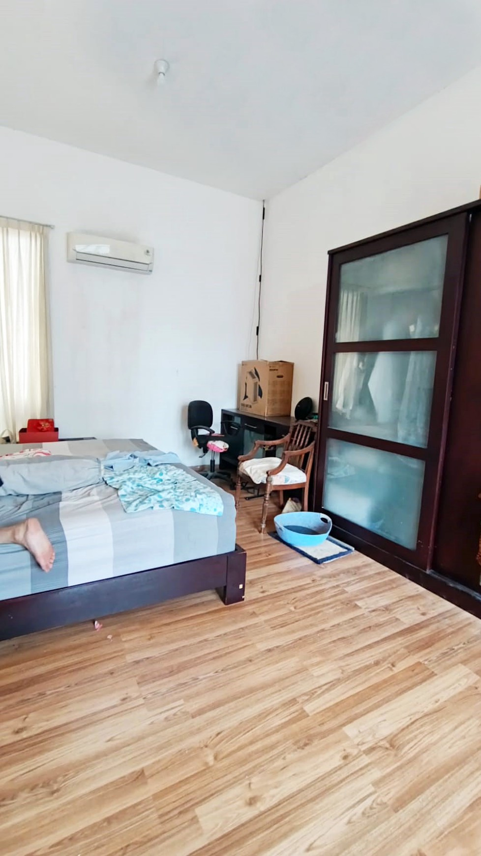 Rumah di Kertajaya Indah Tengah Surabaya Timur, Luas tanah 18 x 40 m2, Bisa untuk rumah tinggal / kantor, Row Jalan Lebar