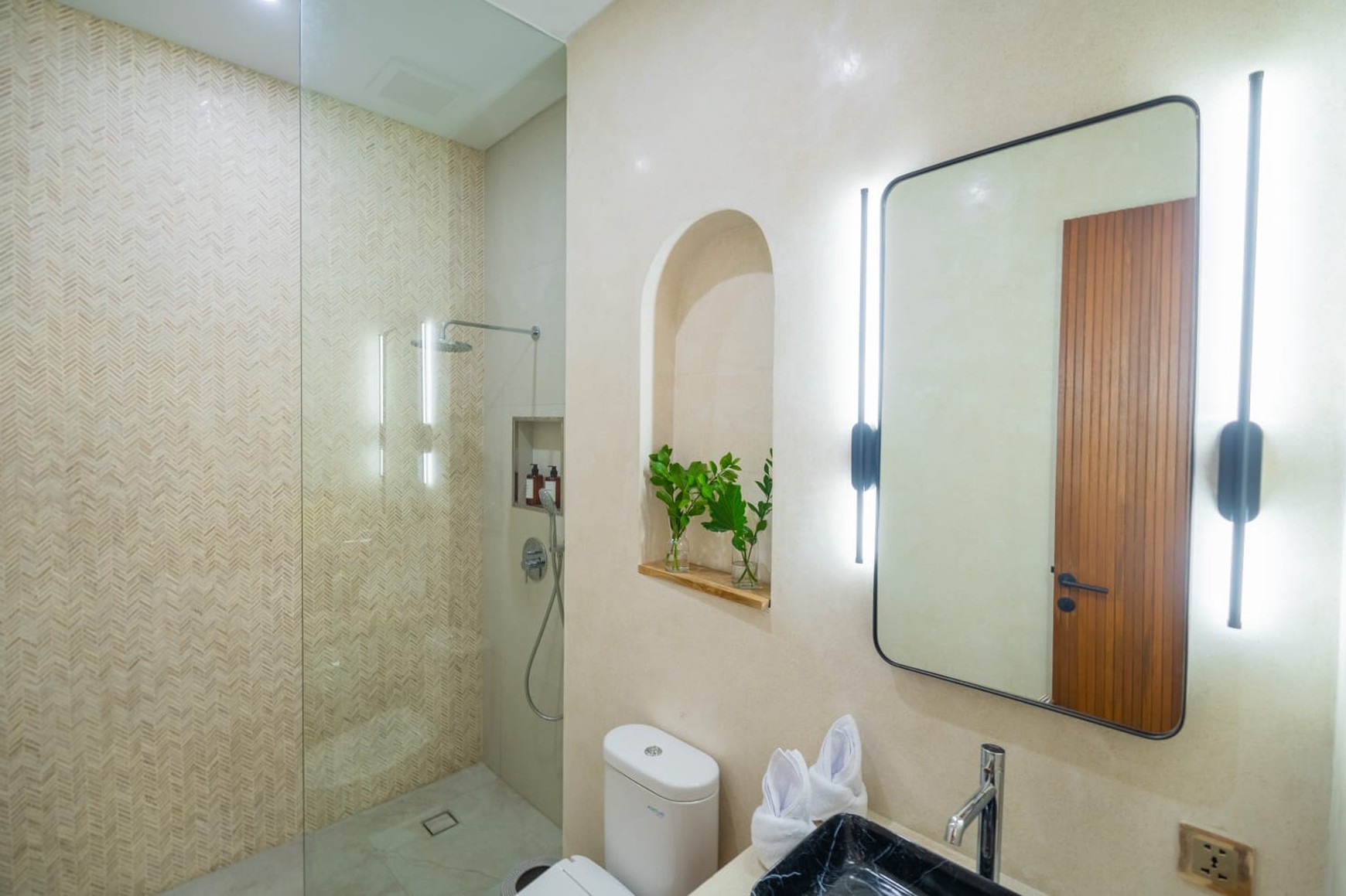 DIJUAL Villa Mewah dengan View Sawah & Sungai di Pererenan, Bali
