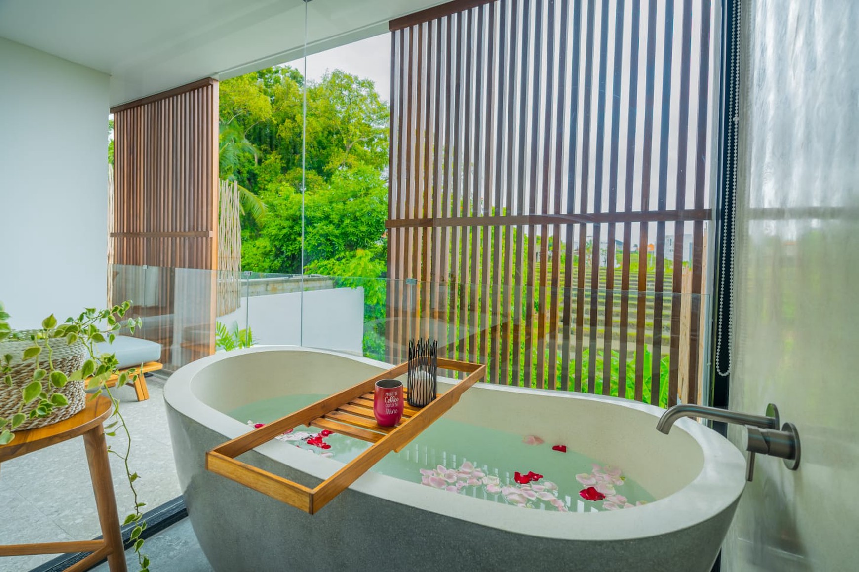 DIJUAL Villa Mewah dengan View Sawah & Sungai di Pererenan, Bali
