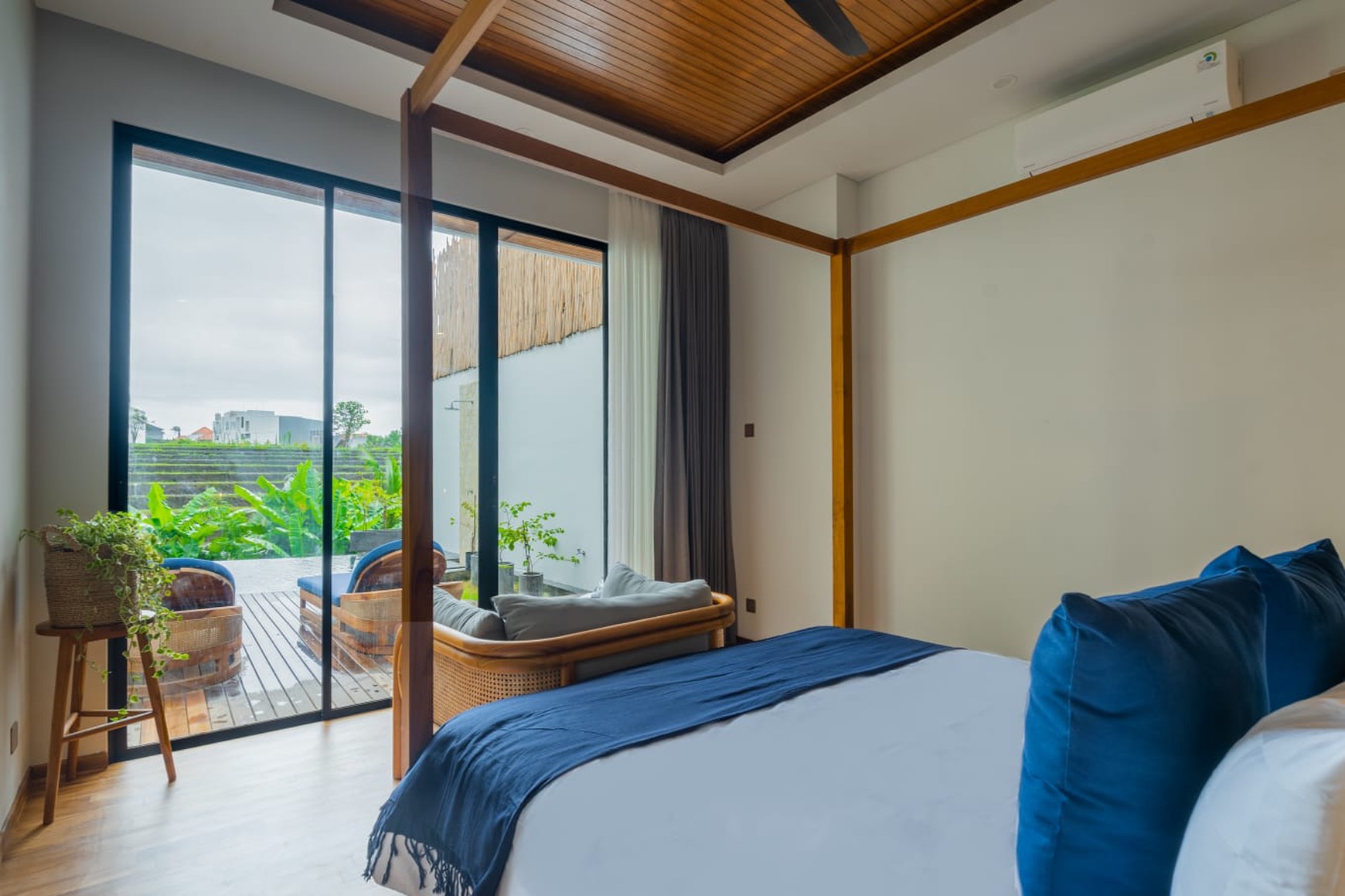 DIJUAL Villa Mewah dengan View Sawah & Sungai di Pererenan, Bali
