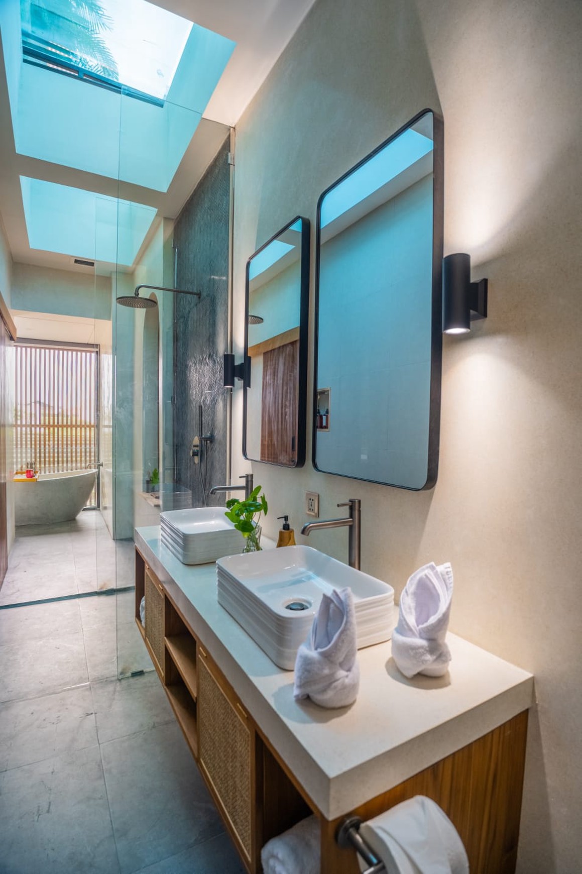 DIJUAL Villa Mewah dengan View Sawah & Sungai di Pererenan, Bali