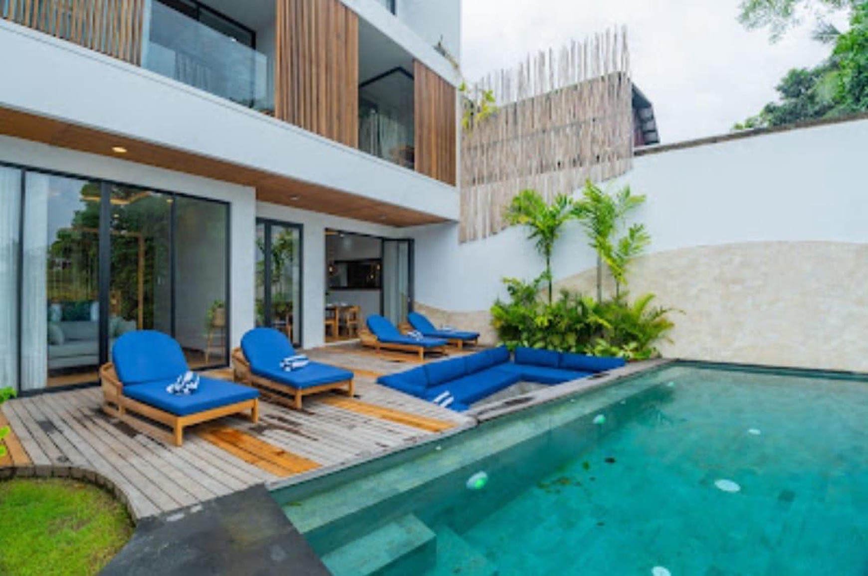 DIJUAL Villa Mewah dengan View Sawah & Sungai di Pererenan, Bali