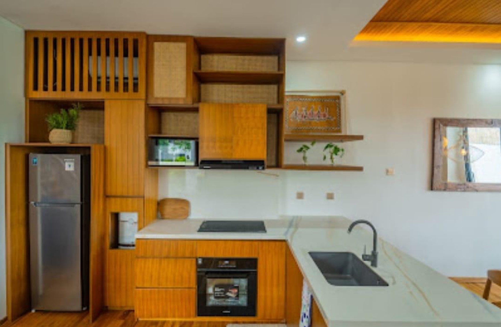 DIJUAL Villa Mewah dengan View Sawah & Sungai di Pererenan, Bali