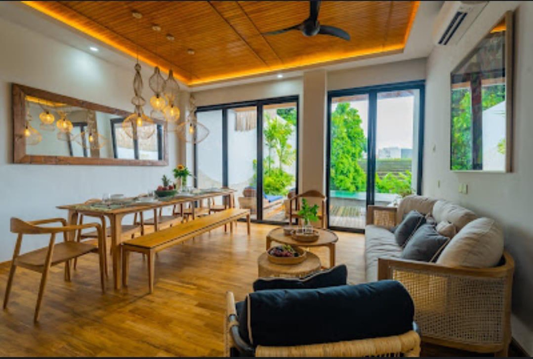 DIJUAL Villa Mewah dengan View Sawah & Sungai di Pererenan, Bali