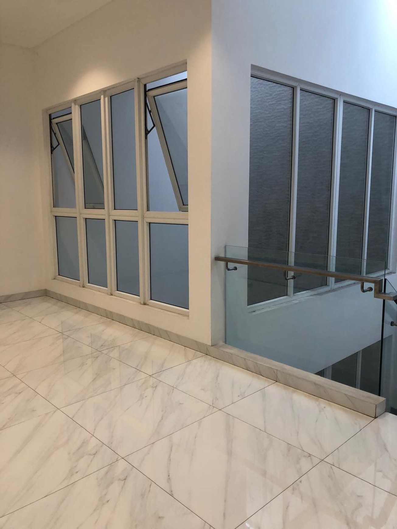 Dijual cepat rumah 3 lantai di Danau Agung Sunter Jakarta Utara