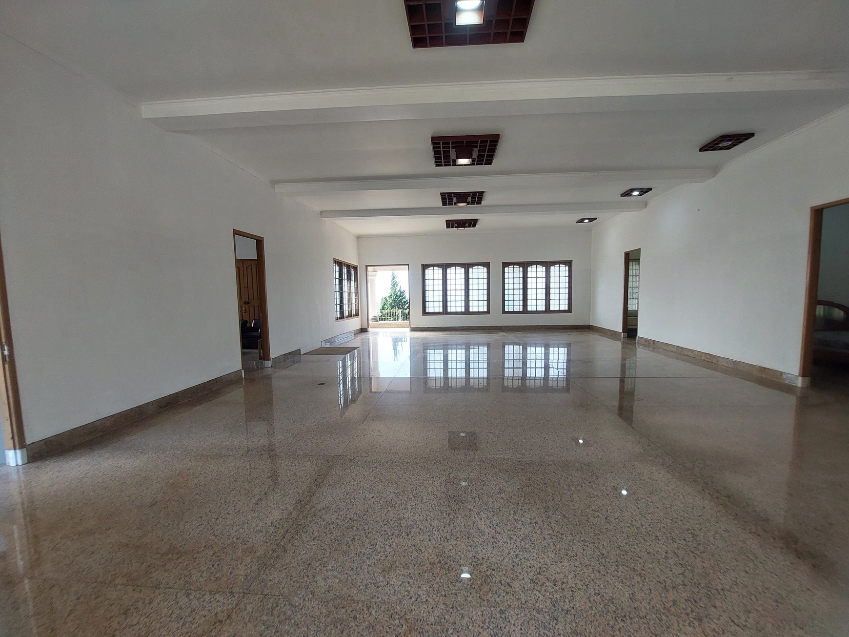 Villa Cantik di Jalan Raya Cipanas - Puncak