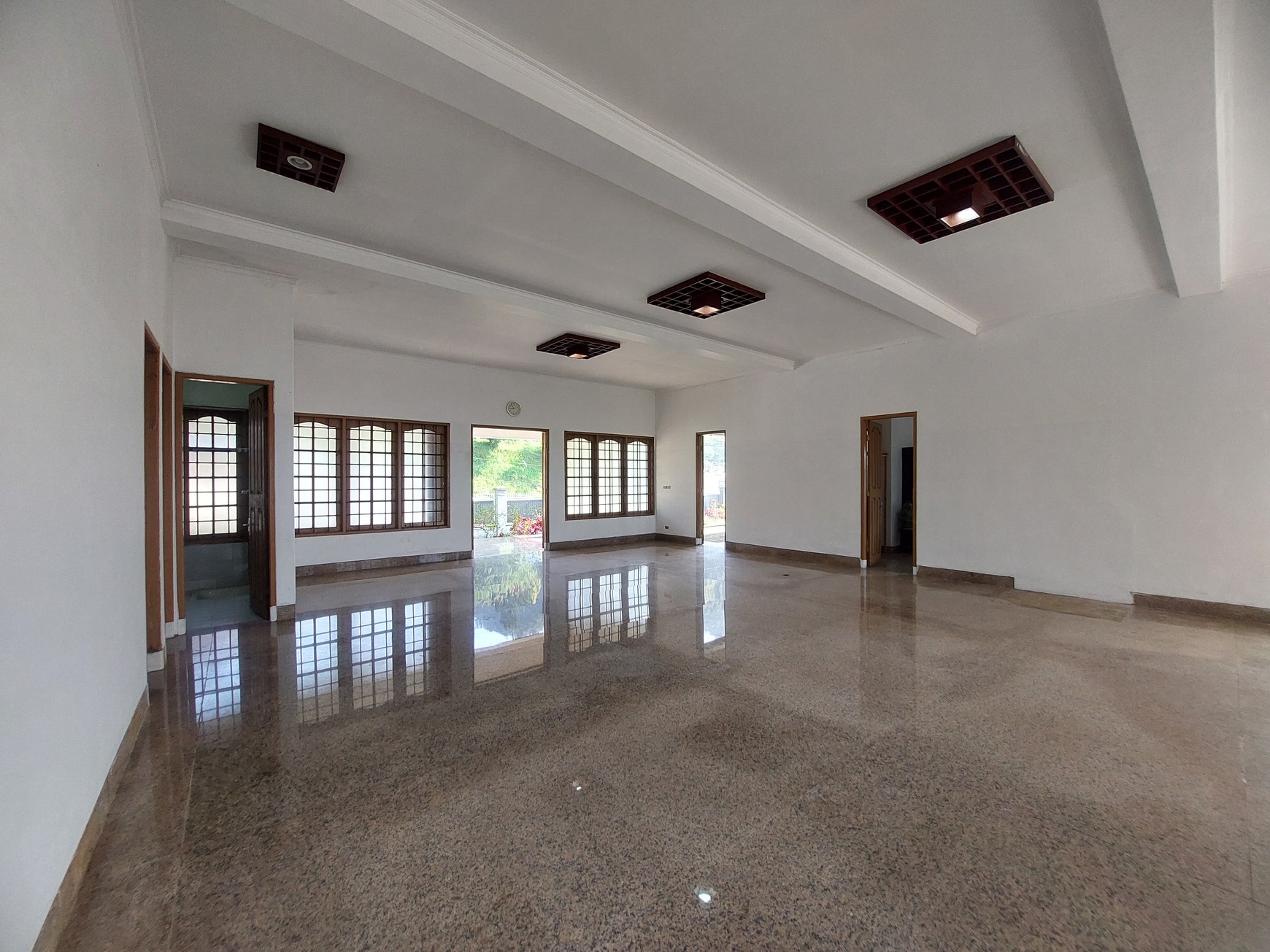 Villa Cantik di Jalan Raya Cipanas - Puncak