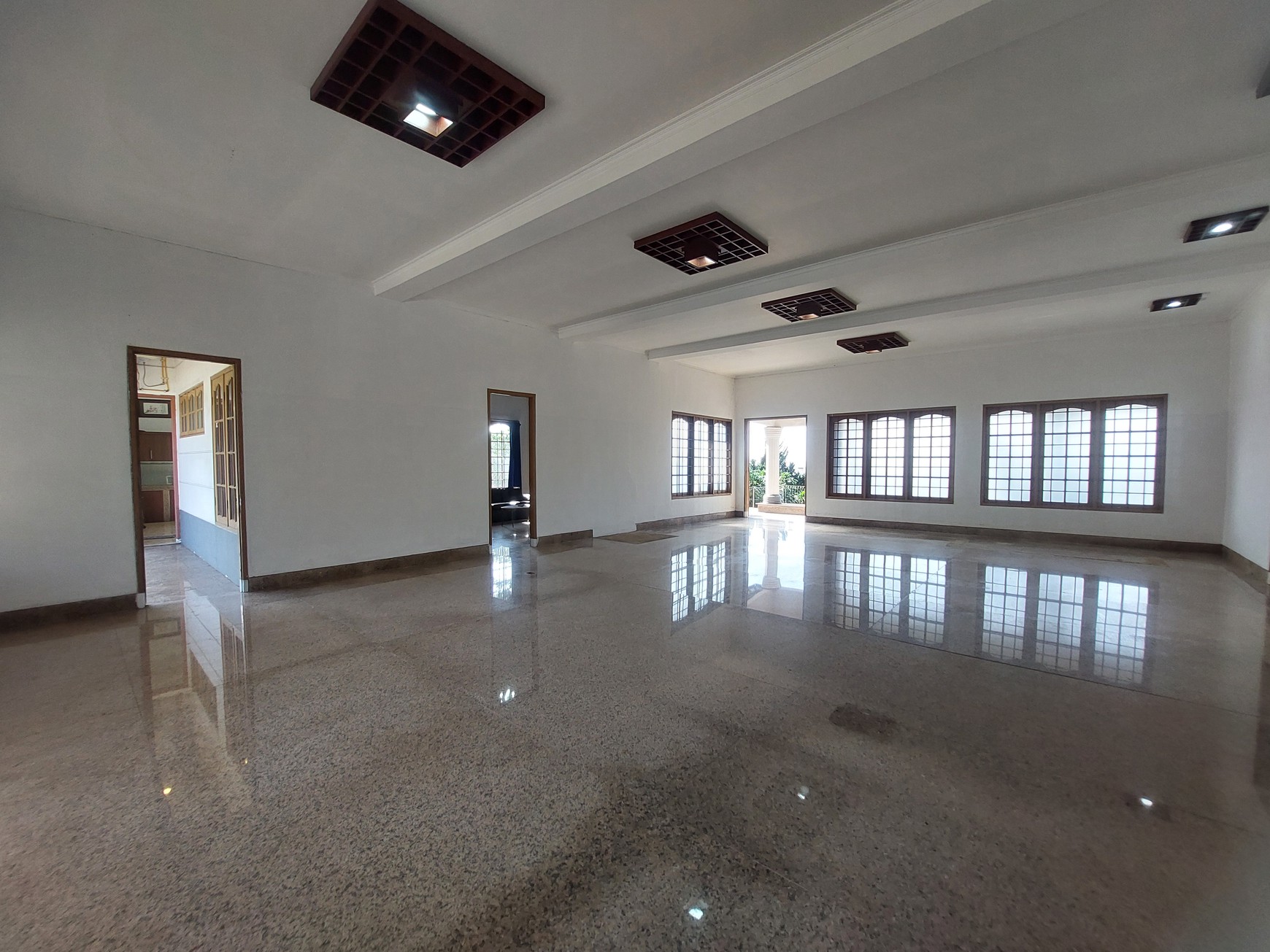 Villa Cantik di Jalan Raya Cipanas - Puncak