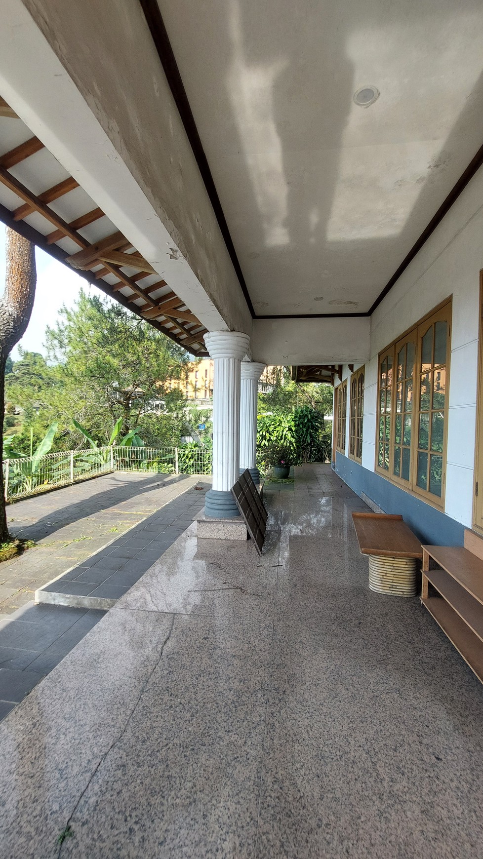 Villa Cantik di Jalan Raya Cipanas - Puncak