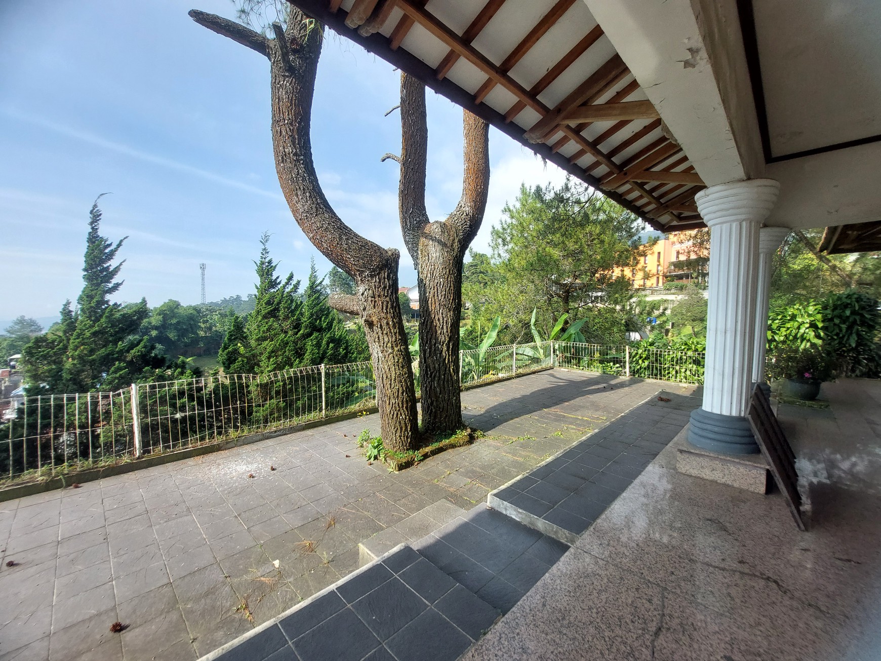 Villa Cantik di Jalan Raya Cipanas - Puncak